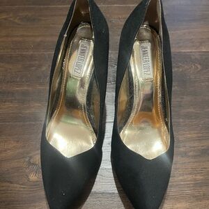 Jennifer Lopez Size 8 Black and Gold Stiletto Heels
